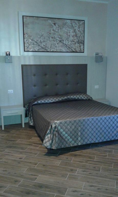 Quarto com Cama de Casal ou 2 de Solteiro - Prédio Separado